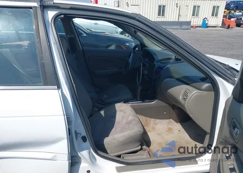 2004 Nissan Sentra 1.8S z USA, uszkodzony, nr VIN 3N1CB51D24L480625